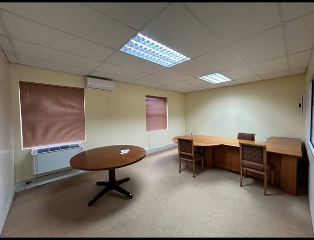 122M² OFFICE TO LET IN KENILWORTH